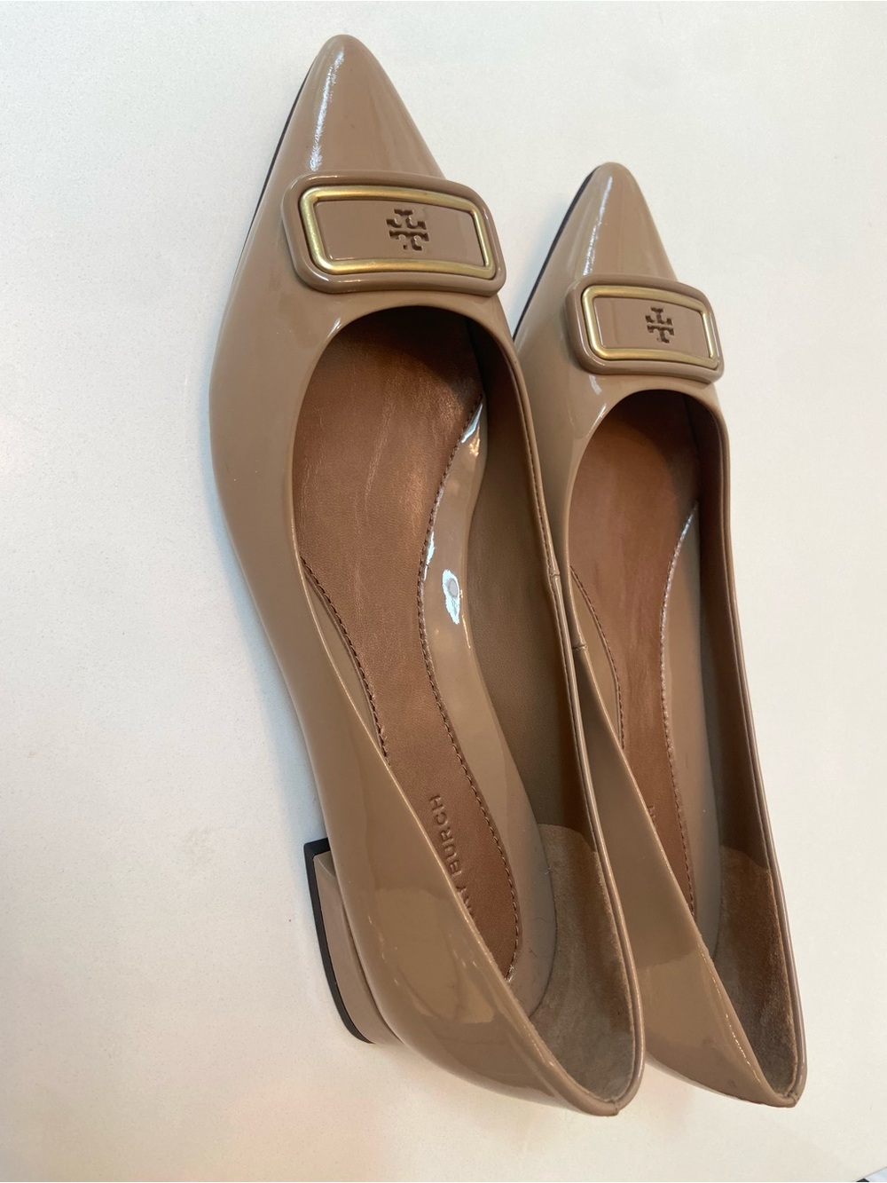 Tory Burch Georgia Pointed Toe Block Heel Pump Beige Patent Leather Shoes 8M NWO
